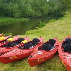 Ile kosztuje spływ kajakowy? Kompleksowe zestawienie cen