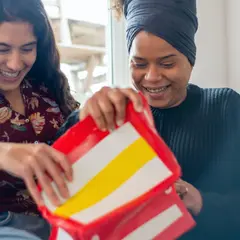  Inspirowany prezent na 40. urodziny dla pary i dla niego. Unikalne pomysły i podpowiedzi dla kobiety i mężczyzny!