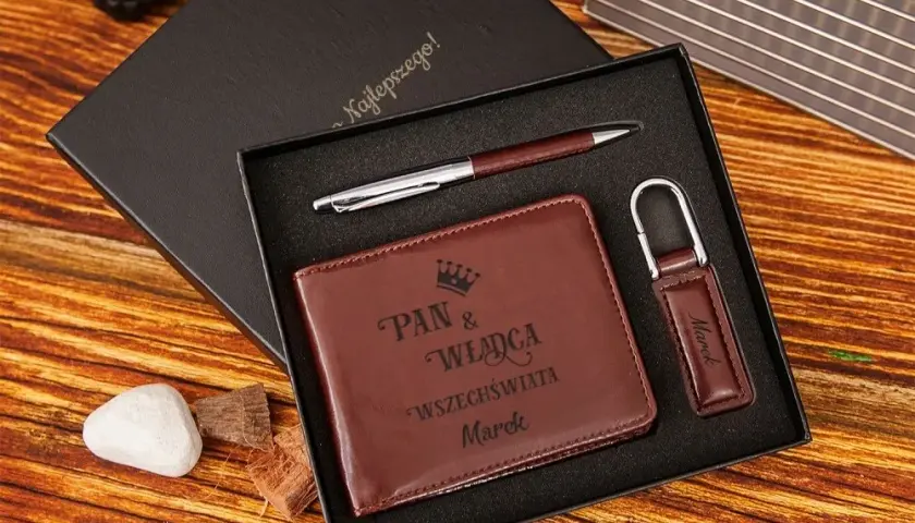 Ile dać na 18 koledze? Odpowiednie kwoty i pomysły na prezent