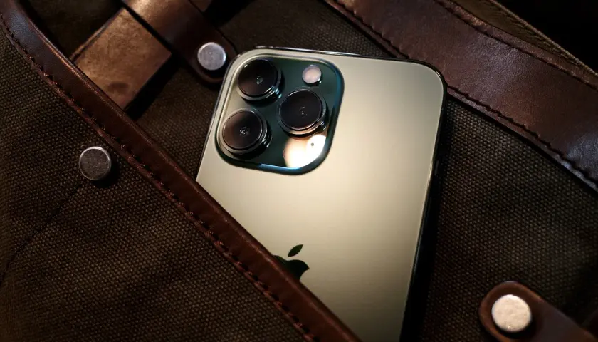 Używany iPhone 15 Pro Max: Jak oszczędzić na flagowcu?